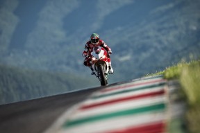 欧洲杯冠军争夺：双方拼尽全力的战场，欧洲杯冠军大热