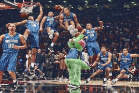 帕金斯短距离蝶泳爆发力惊艳全场，帕金斯运球