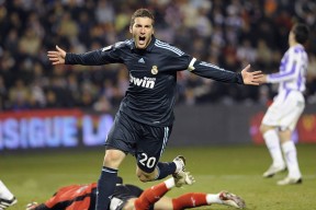 德甲高速突破：瞬间突入，场面震撼！，德甲强吗